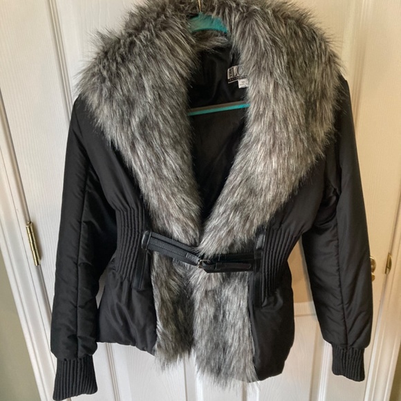 Black bomber jacket with faux fur collar and front by waist - Picture 4 of 6